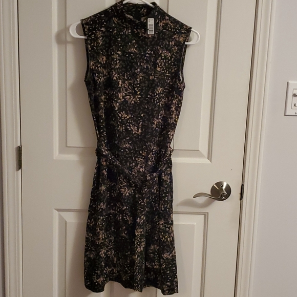 Dress - Picture 1 of 3